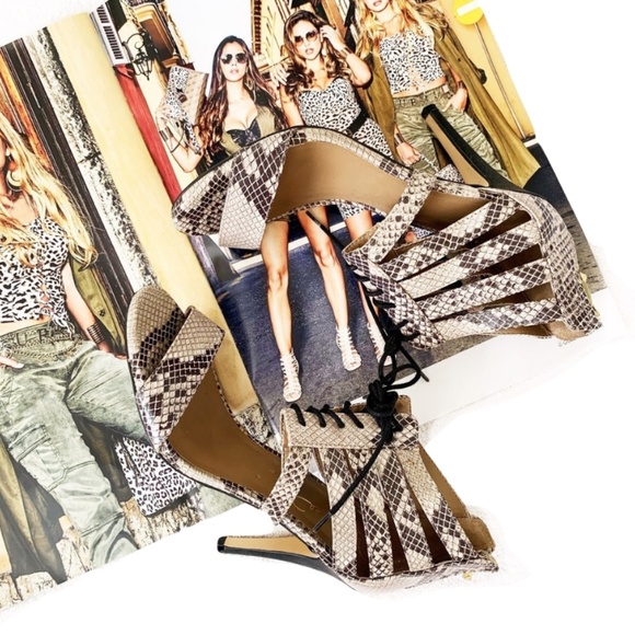 SALES! Snake Print Pumps Size 8.5 - Picture 3 of 7